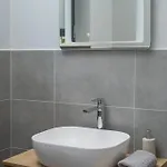 Esti * Loborika