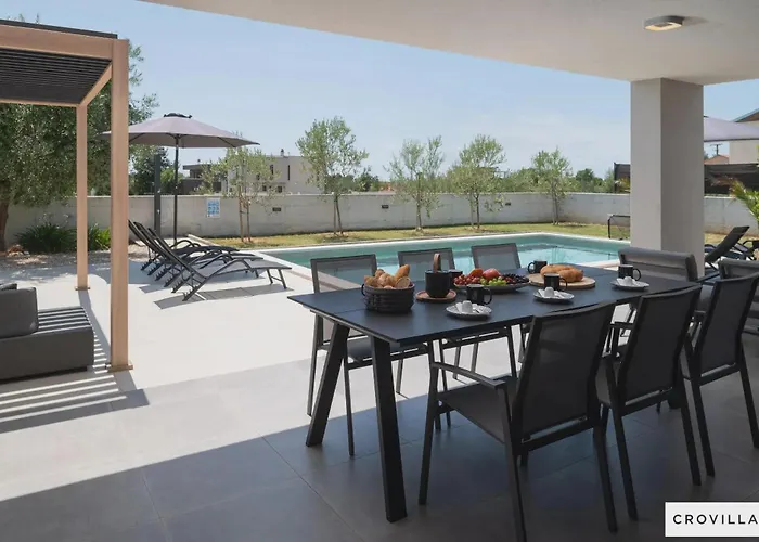 빌라 Esti Loborika