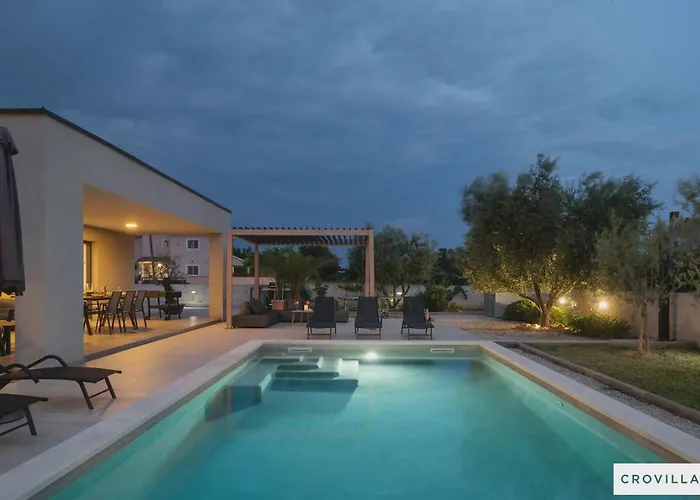 빌라 Esti Loborika