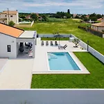 Esti Villa