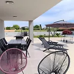 Esti Villa